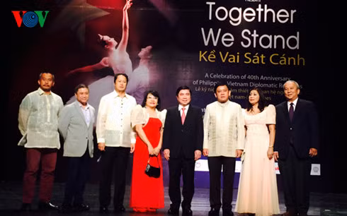Célébration du 40e anniversaire des relations Vietnam-Philippines ảnh 1