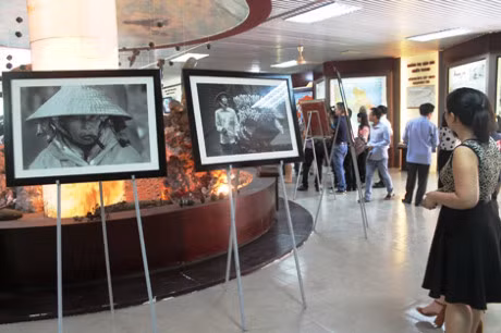Exposition ​"Vietnam : 40 ans" ảnh 1