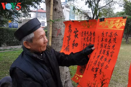 La calligraphie, une tradition solidement ancrée dans les mœurs ảnh 2