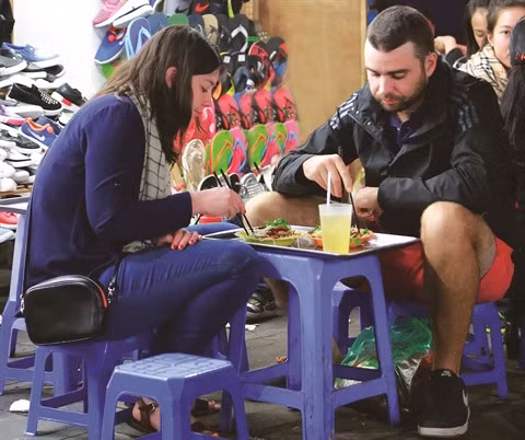 Hanoi «by night» dans ses rues piétonnières ảnh 5