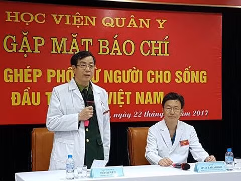 Première greffe de poumons à partir de donneurs vivants au Vietnam ảnh 1