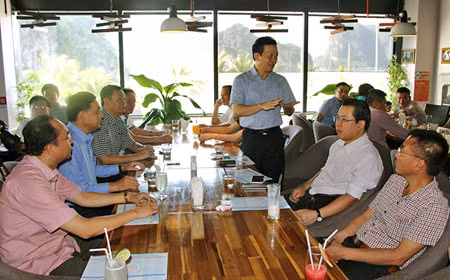 À Quang Ninh, dirigeants et entrepreneurs autour d’une tasse de café ảnh 1 À Quang Ninh, dirigeants et entrepreneurs autour d’une tasse de café ảnh 1