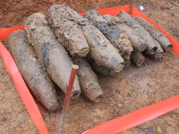 Quang Tri : un bunker avec 144 explosifs neutralisé en toute sécurité ảnh 1