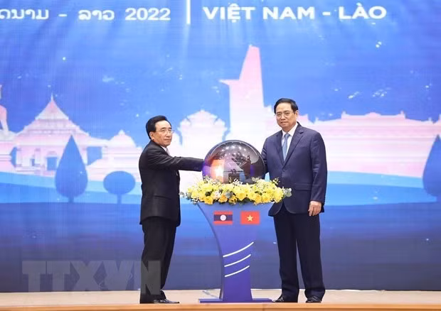 Les relations Laos-Vietnam louées par le journal PathetLao ảnh 1
