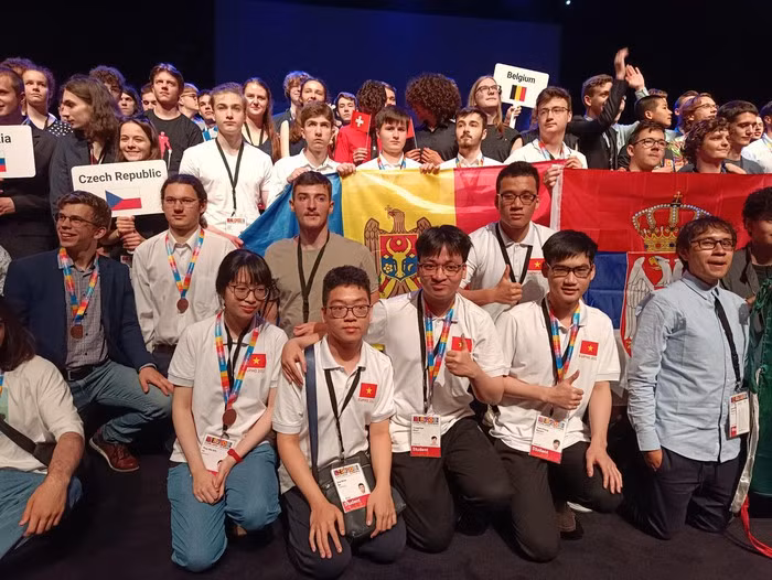 Le Vietnam décroche trois médailles lors des Olympiades européennes de physique 2022 ảnh 1 Le Vietnam décroche trois médailles lors des Olympiades européennes de physique 2022 ảnh 1