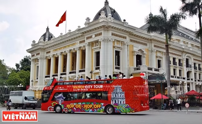 Hanoï : Tour de ville gratuit en bus à impérial pour les délégués des SEA Games 31 ảnh 1