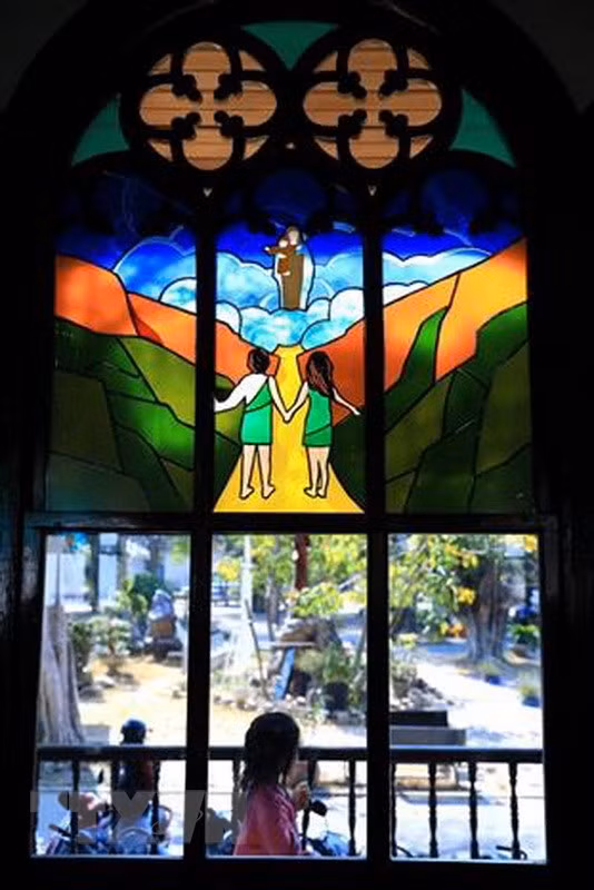 A la découverte d'une cathédrale centenaire en bois à Kon Tum ảnh 4 A la découverte d'une cathédrale centenaire en bois à Kon Tum ảnh 4