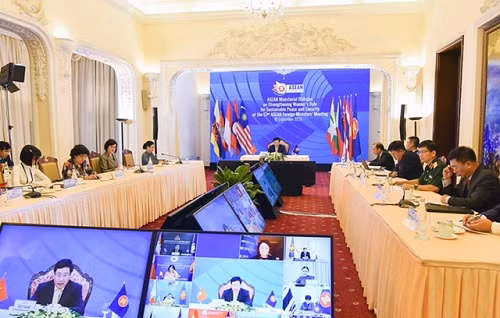 AMM 53: la Thaïlande souligne l'importance de promouvoir le rôle des femmes ảnh 1
