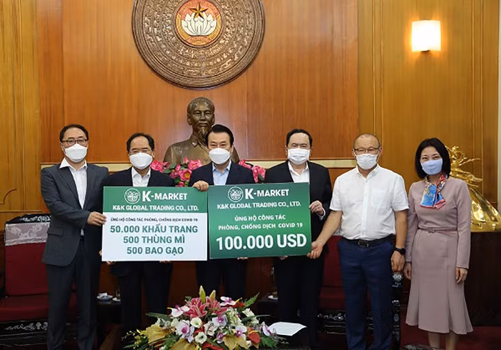 COVID-19: K-Market offre 100.000 USD au Vietnam ảnh 1 COVID-19: K-Market offre 100.000 USD au Vietnam ảnh 1
