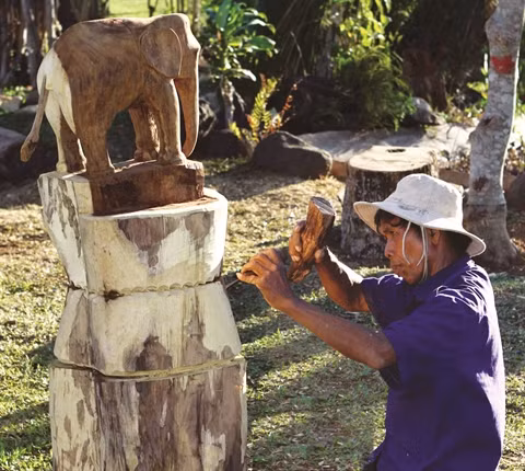 La sculpture sur bois dans les hauts plateaux du Centre ảnh 1