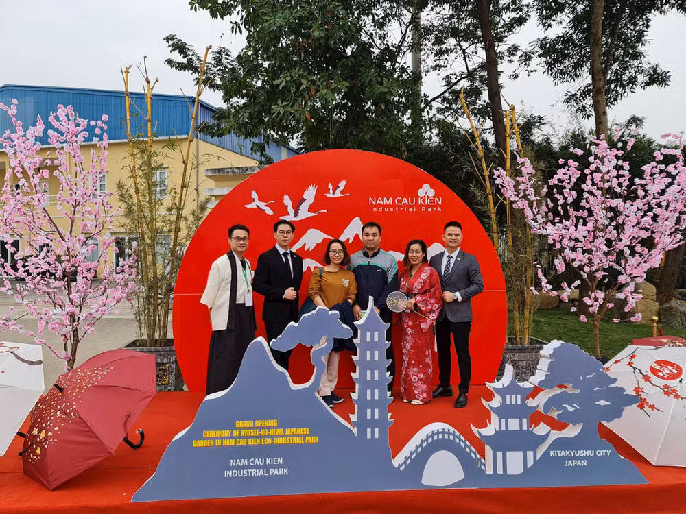 Un jardin de style japonais inauguré à Hai Phong ảnh 1