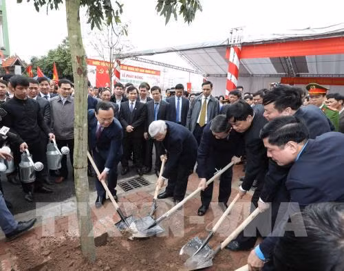 Le secrétaire général du PCV adresse ses vœux du Têt à Hung Yen ảnh 2
