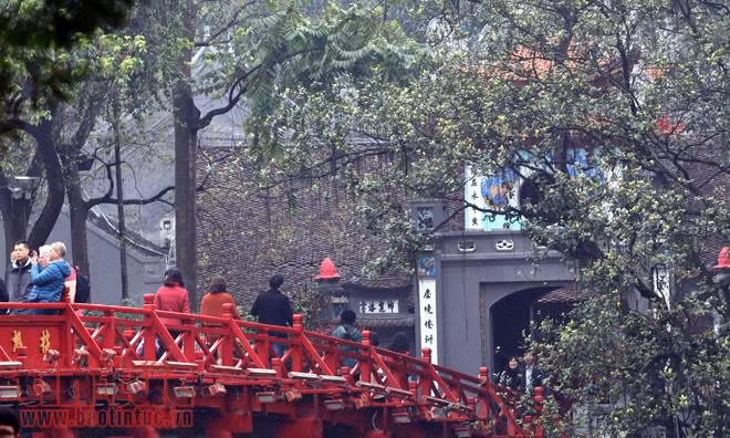 Hanoï accueille près de 375.000 touristes durant le Têt ảnh 1