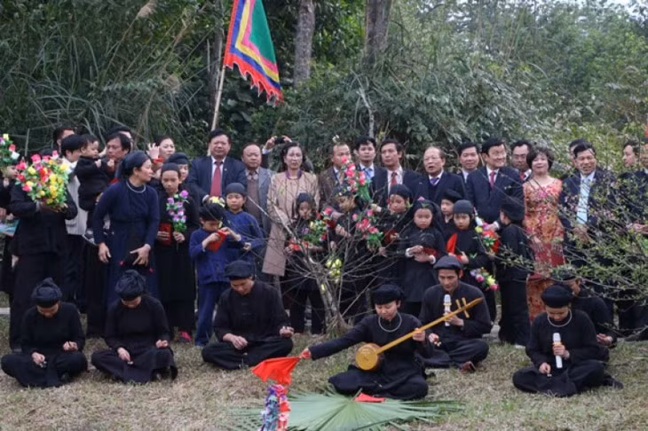 La fête du riz nouveau des Tày dans le Nord-Ouest ảnh 1