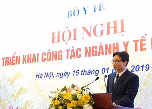 Le vice-Premier ministre Vu Duc Dam exhorte le secteur de la santé à mieux faire ảnh 1