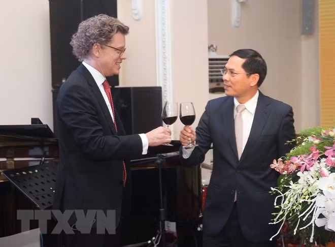 Cérémonie du 50e anniversaire de l’établissement des relations diplomatiques Vietnam-Suède ảnh 1