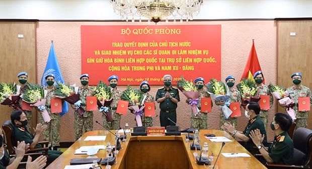 Dix autres officiers affectés à l’opération de maintien de la paix de l'ONU ảnh 1