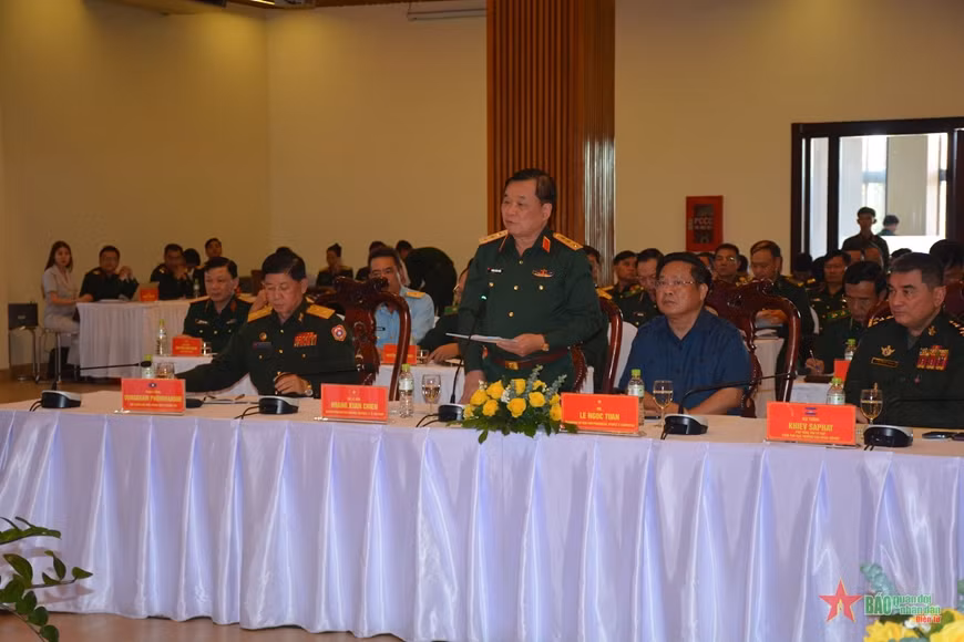 Contrôler les préparatifs du premier échange d’amitié de la défense frontalière Vietnam-Laos-Cambodge ảnh 3