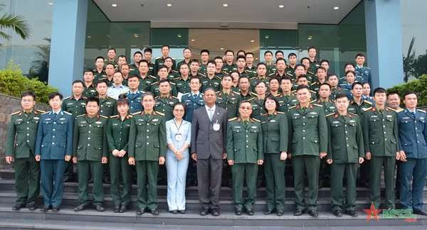 Formation sur le droit international humanitaire destinée aux soldats de maintien de la paix vietnamiens ảnh 1