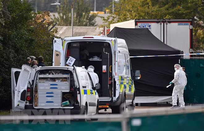 Camion charnier en Angleterre: la France juge 19 prévenus ảnh 1