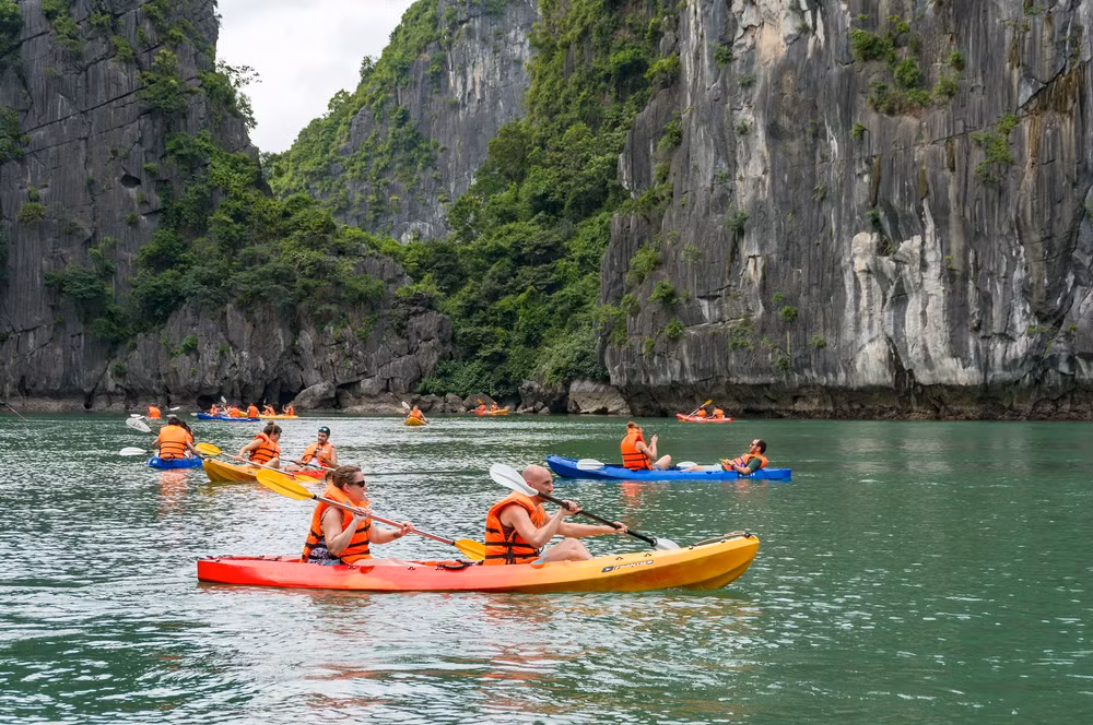 La baie d'Ha Long parmi les 51 plus beaux endroits au monde, selon Condé Nast Traveler ảnh 2 La baie d'Ha Long parmi les 51 plus beaux endroits au monde, selon Condé Nast Traveler ảnh 2