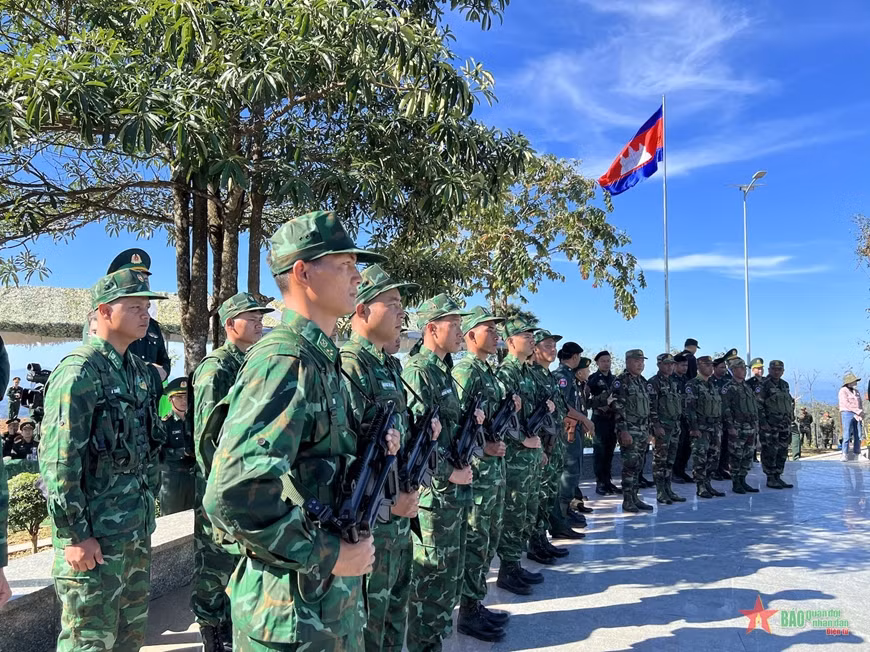 Contrôler les préparatifs du premier échange d’amitié de la défense frontalière Vietnam-Laos-Cambodge ảnh 2