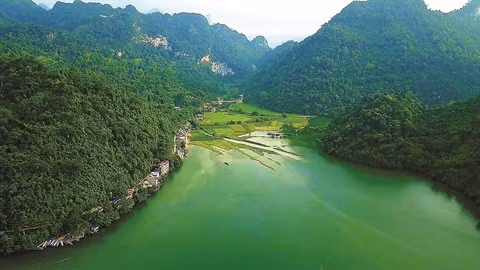 À la découverte du lac Ba Bê et de la villégiature Saigon - Ba Bê ảnh 1 À la découverte du lac Ba Bê et de la villégiature Saigon - Ba Bê ảnh 1