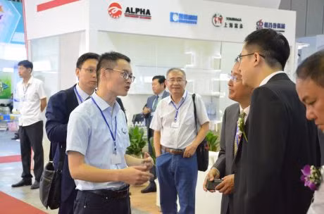 Ouverture de quatre foires-expositions internationales à HCM-Ville ảnh 1