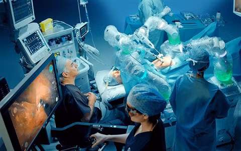 Le robot chirurgien : une aide précieuse au service des médecins et patients ảnh 1