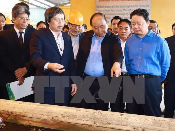 Le PM inspecte la 1re technologie vietnamienne de valorisation énergétique des déchets ảnh 1