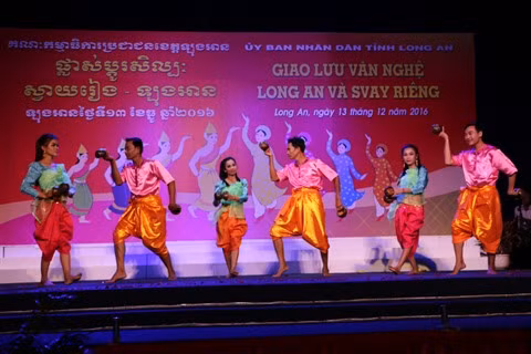 Échange artistique entre le Vietnam et le Cambodge ảnh 1