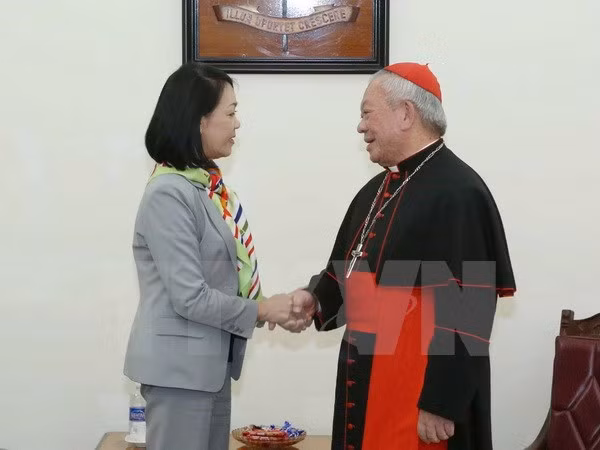 Une membre du BP formule ses vœux aux catholiques et protestants ảnh 1