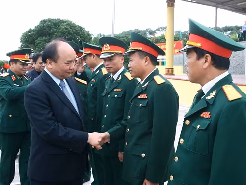 Le Premier ministre Nguyên Xuân Phuc travaille à Quang Ninh ảnh 1 Le Premier ministre Nguyên Xuân Phuc travaille à Quang Ninh ảnh 1