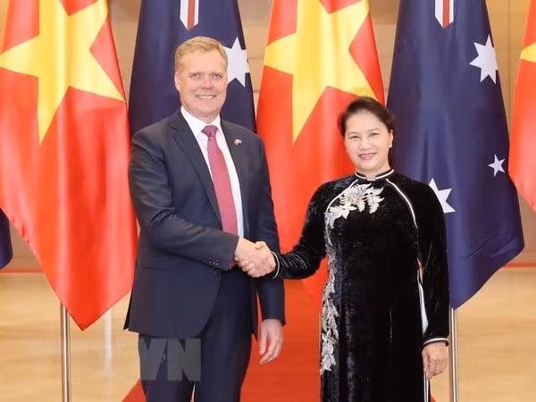 Entretien entre Nguyên Thi Kim Ngân et Tony Smith à Hanoi ảnh 1