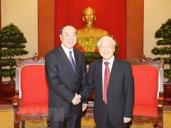 Le leader du PCV reçoit une haute délégation du PCC ảnh 1