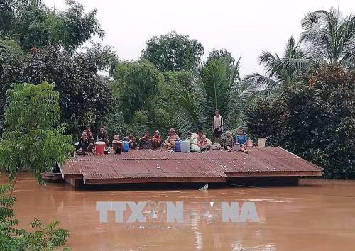 Laos: le PM dirige directement le travail de sauvetage ảnh 1