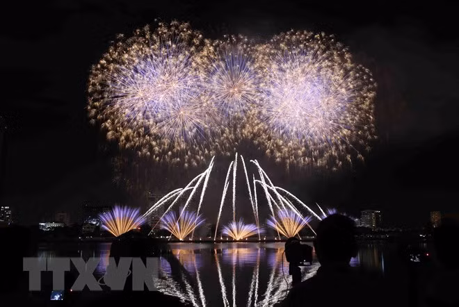 L’Italie brille au Festival international de feux d’artifice de Dà Nang 2018 ảnh 1