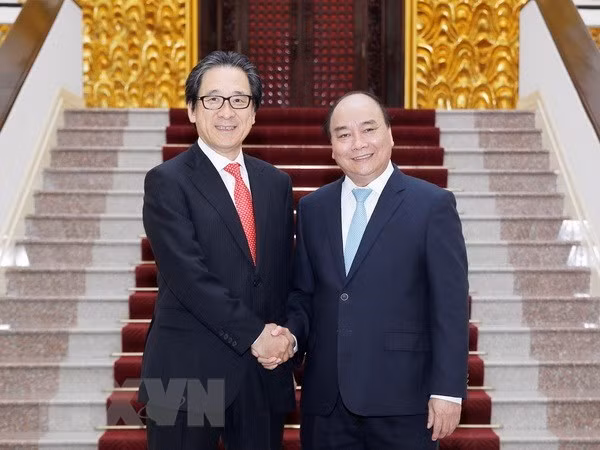 Le Premier ministre Nguyen Xuan Phuc reçoit le président de la JETRO ảnh 1