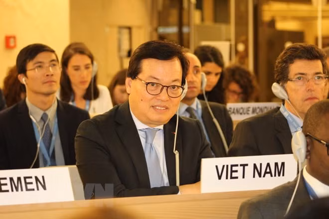 Le CDH de l’ONU adopte une résolution co-rédigée par le Vietnam ảnh 1