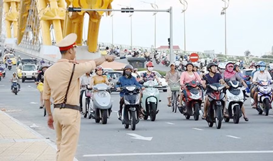 Da Nang prend des mesures pour améliorer la circulation urbaine ảnh 1