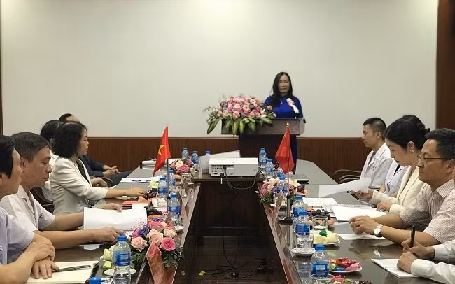 Yunnan (Chine) offre des soins ophtalmologiques gratuites à Hai Phong ảnh 1