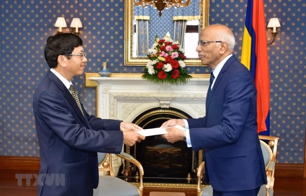 Le Vietnam et la République de Maurice intensifient leur coopération multiforme ảnh 1
