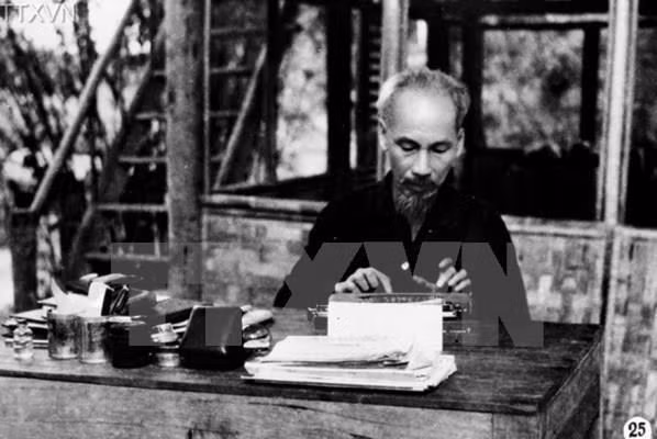 Le 129e anniversaire du Président Ho Chi Minh célébré en Argentine et aux Pays-Bas ảnh 1