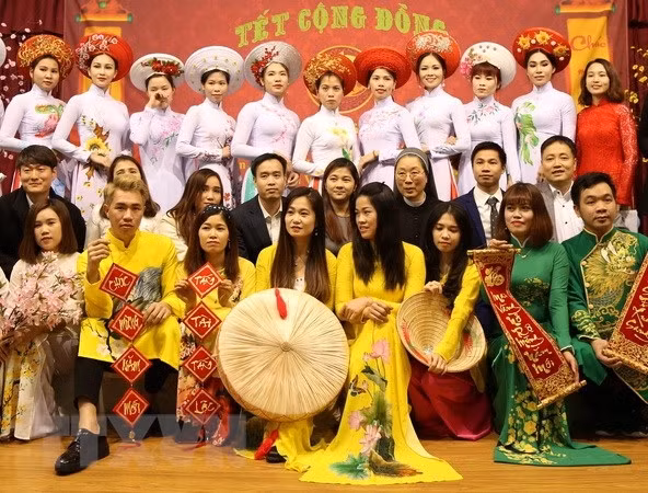 Les Vietnamiens à Hong Kong, à Macau et en R. de Corée fêtent le Têt traditionnel 2019 ảnh 2