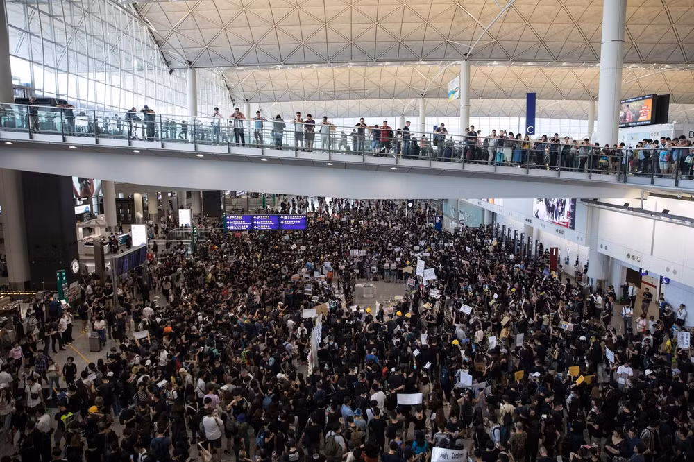Vietnam Airlines et Jetstar Pacifique modifient des vols à cause des manifestions à Hong Kong ảnh 1