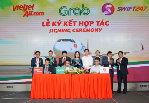 Vietjet coopère avec Swift247 et Grab dans les services de transport et de livraison ảnh 1