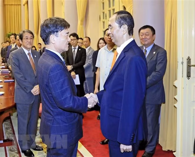 Le président Tran Dai Quang reçoit le conseiller spécial du groupe japonais Mainichi ảnh 1