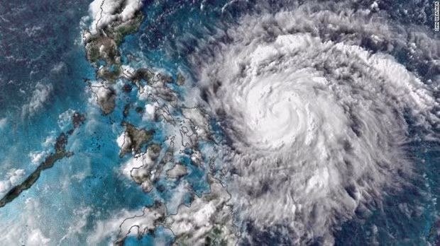 Les Philippines évacuent près de 1.800 personnes en réponse à la tempête Molave ảnh 1