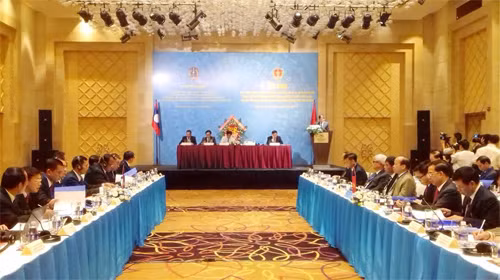 Les polices Vietnam-Laos intensifient la coopération dans la lutte contre la criminalité ảnh 1