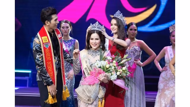 Phuong Lê sacrée Mrs. World Peace 2017 ảnh 1